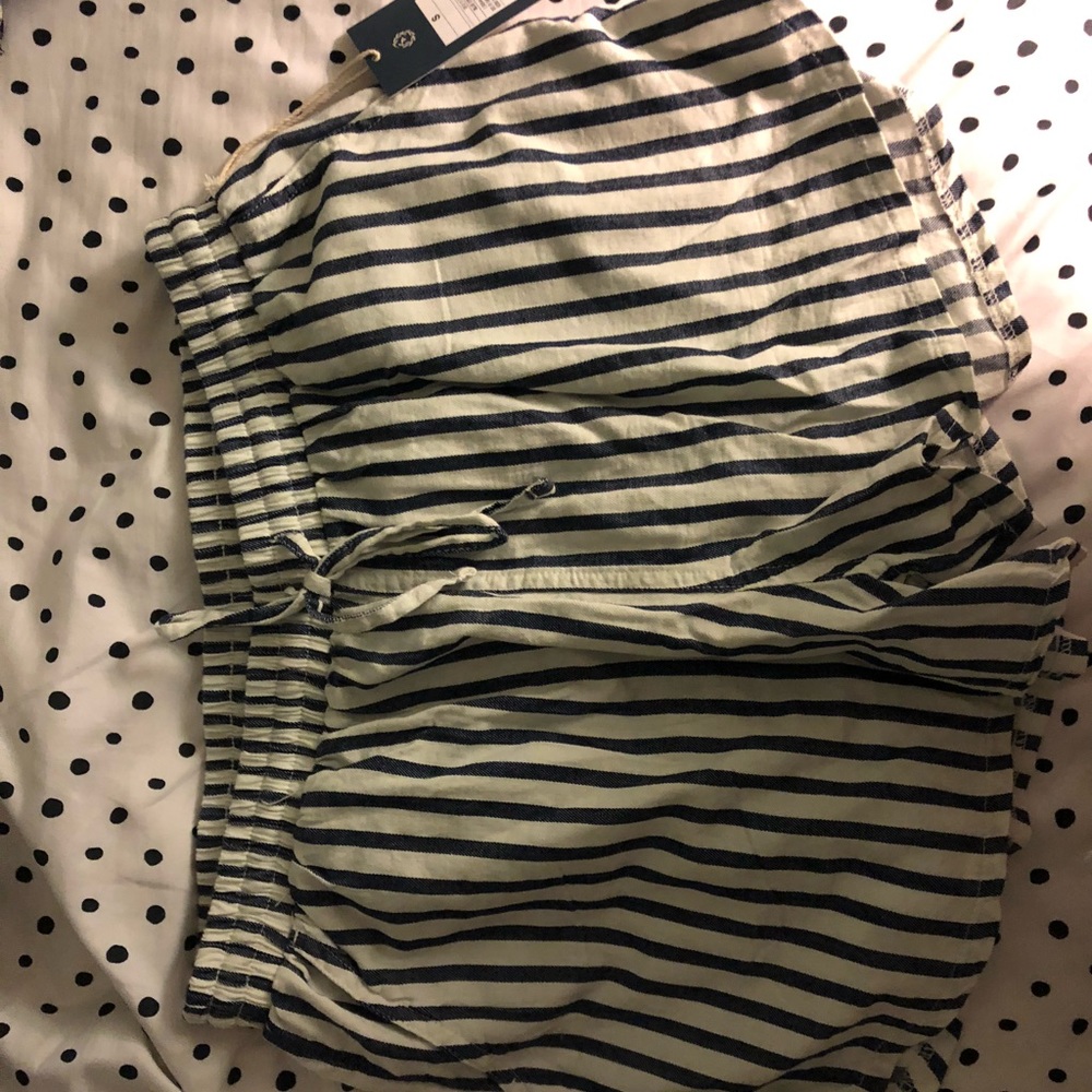 NWT navy blue and white target shorts